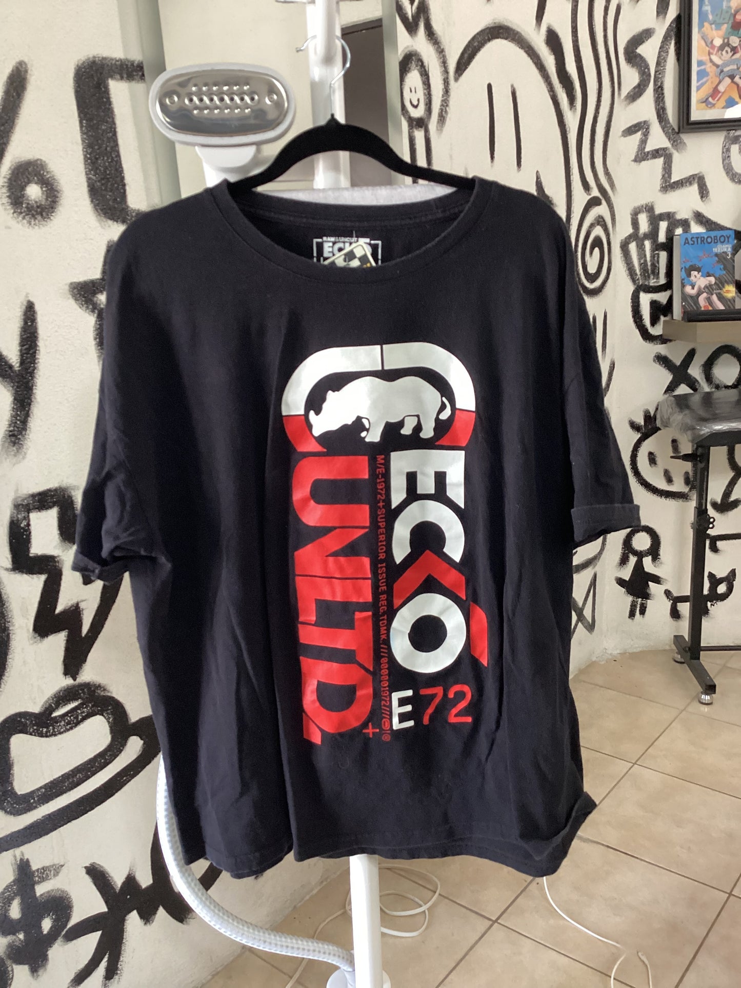 Ecco playera negra con detalles rojo