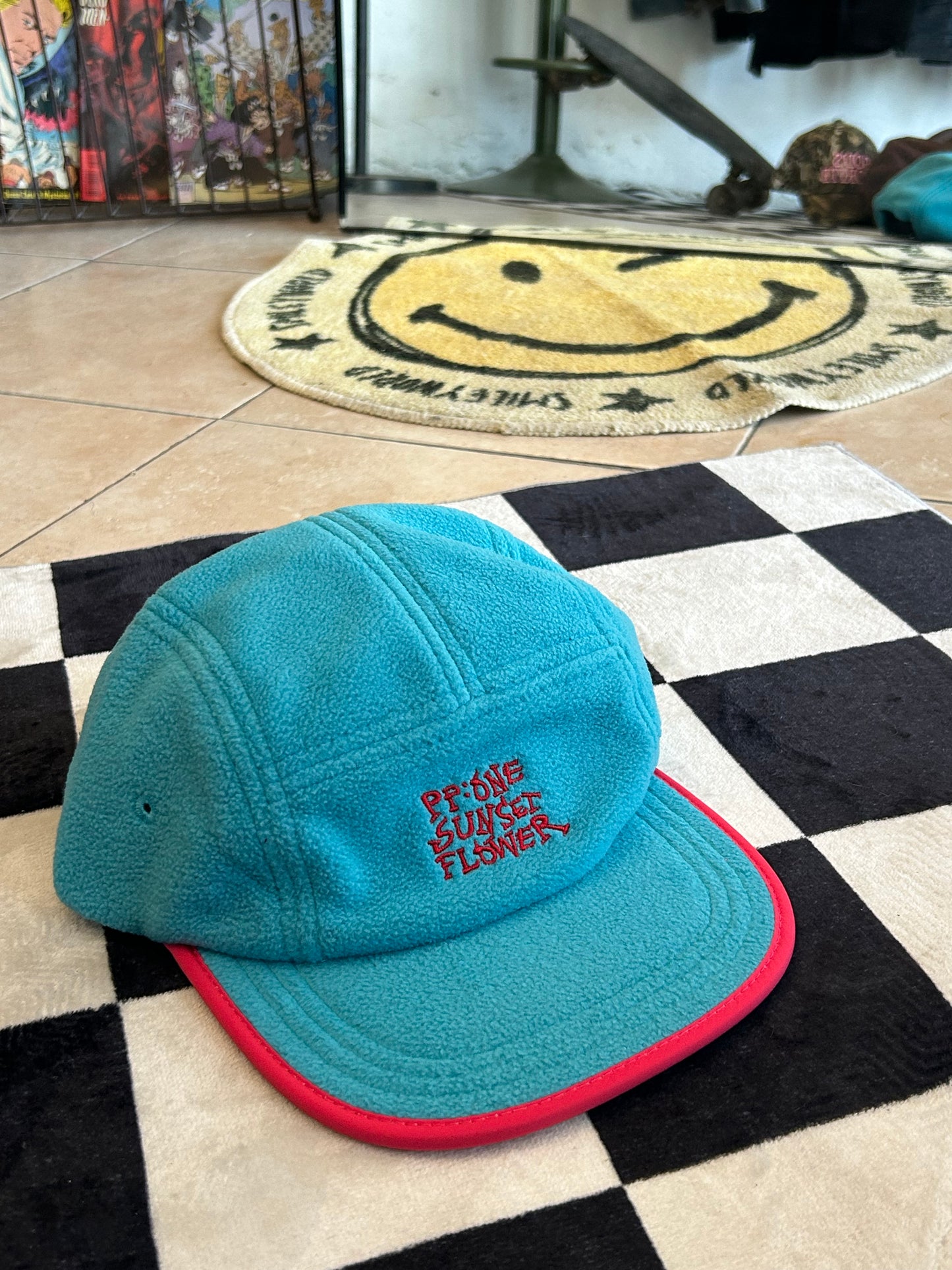 Gorra japonesa retro azul con rosa
