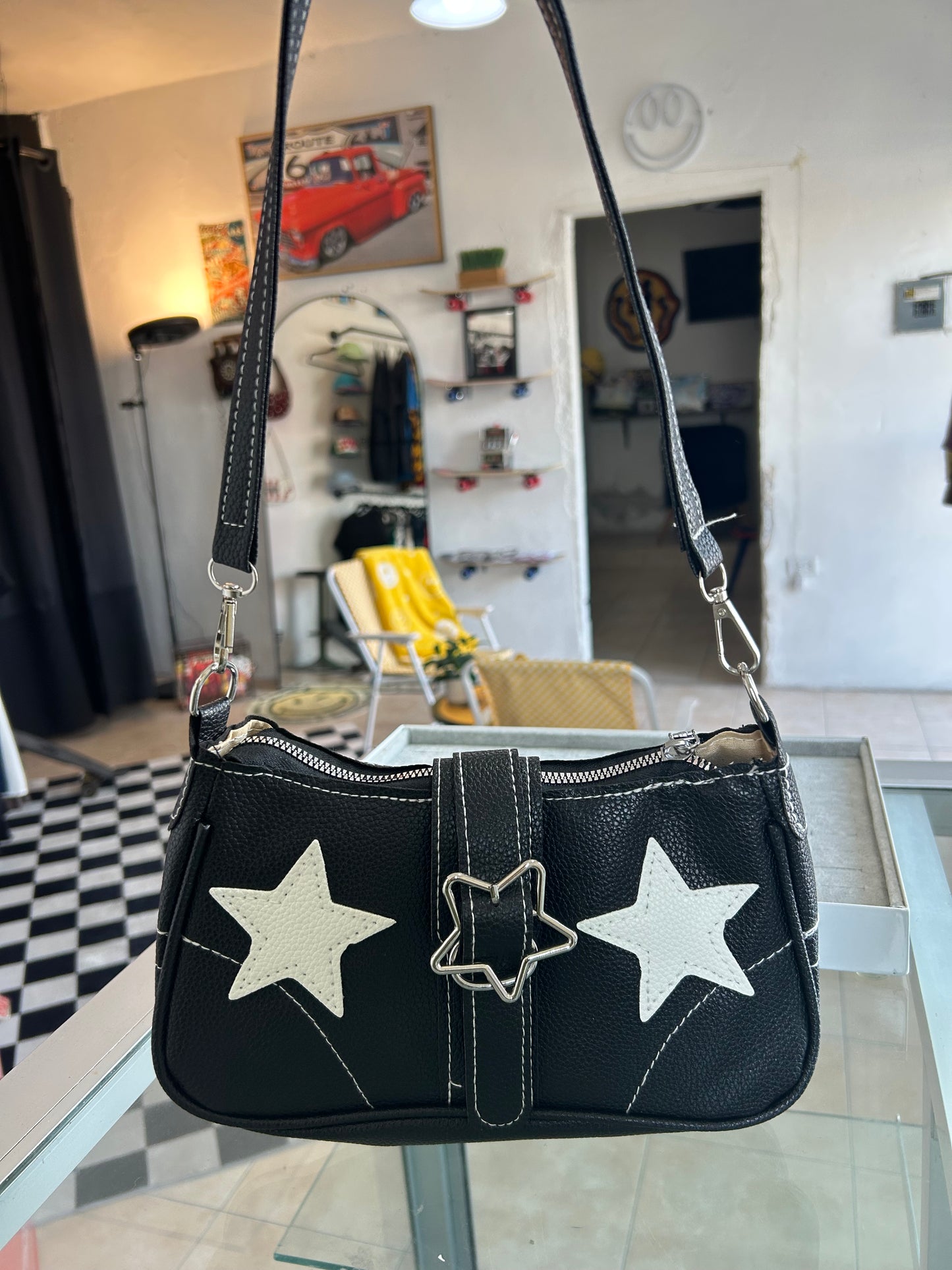 Bolsa negra con estrellas estilo vaquero