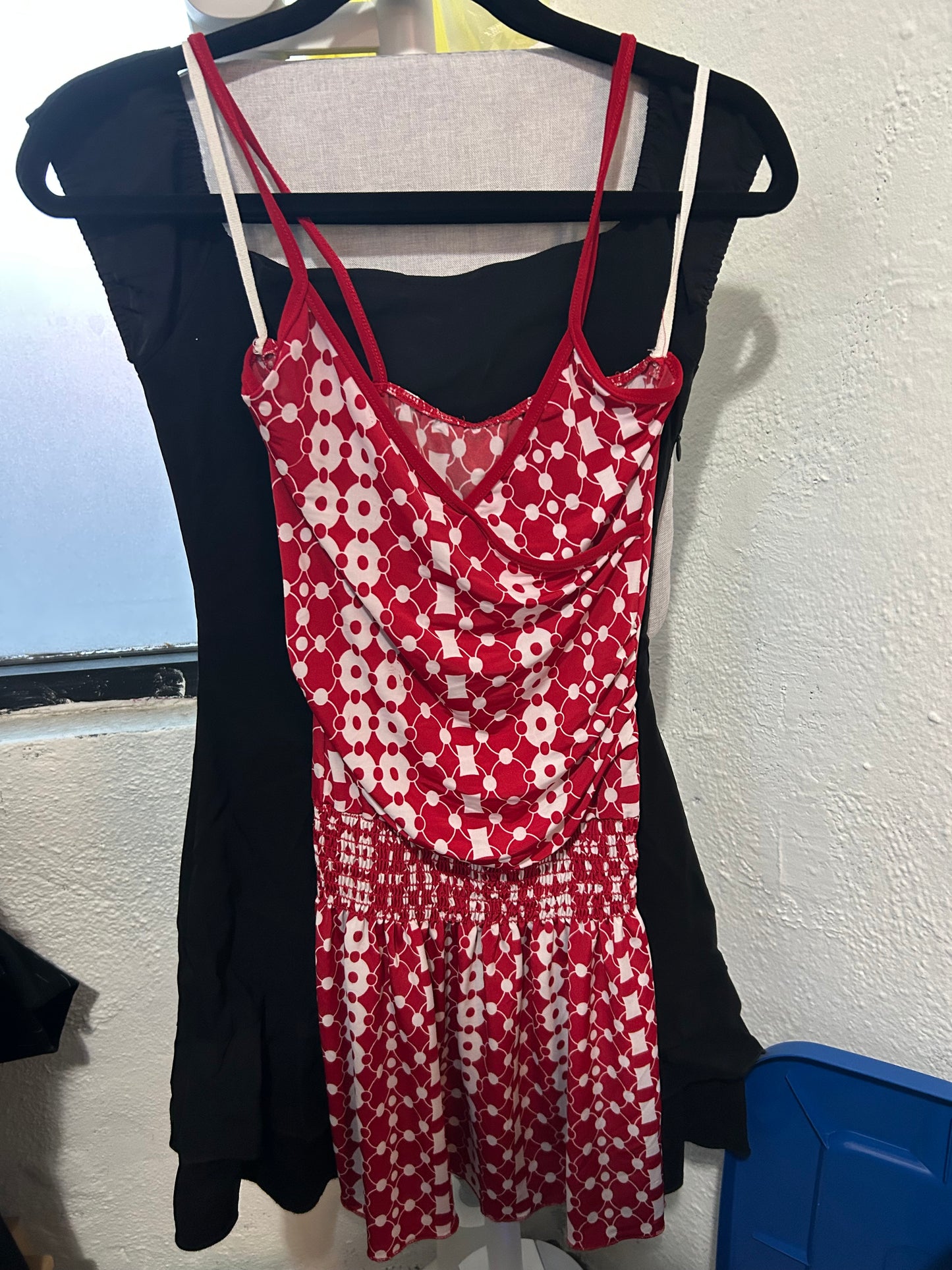 Vestido rojo con blanco