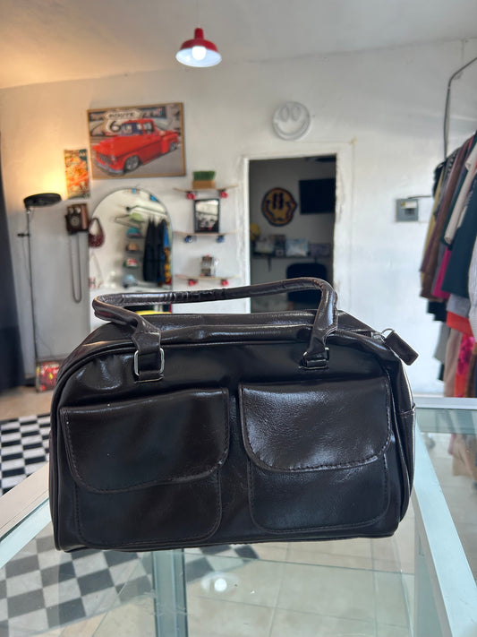 Bolsa café oscuro con bolsas al frente