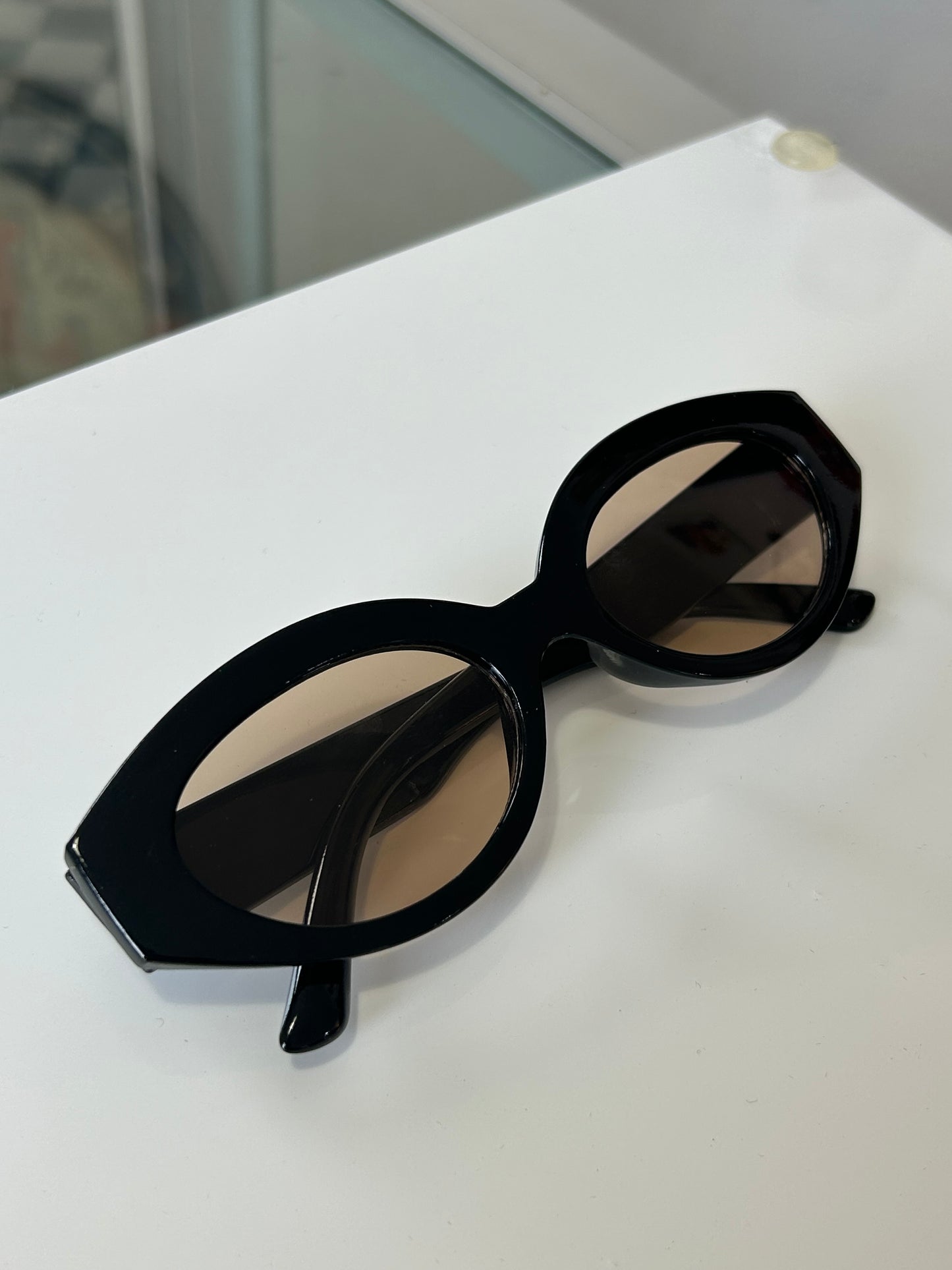 Lentes ovalados negros