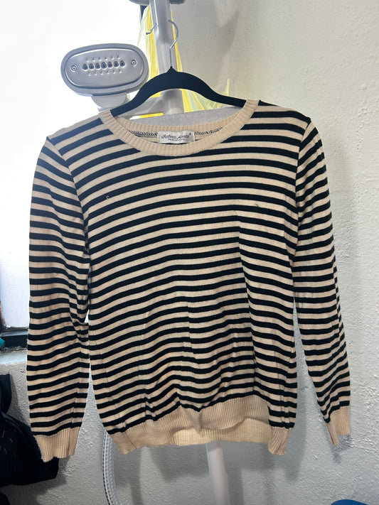 Suéter rayado negro y beige