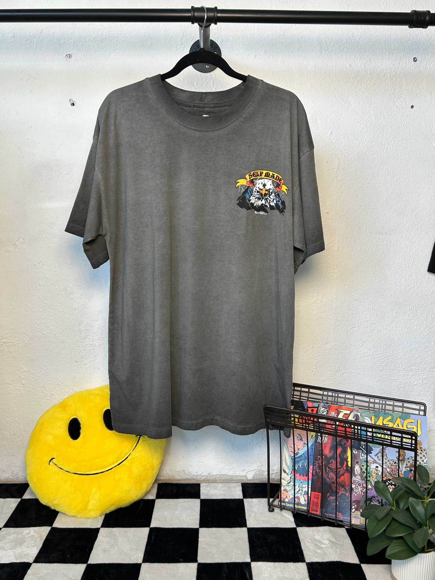 Playera gris águila