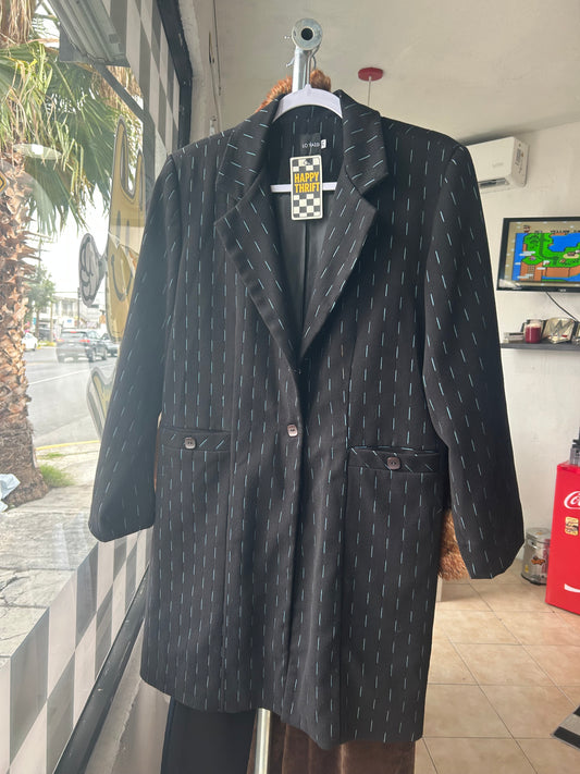 Abrigo negro con detalles azules