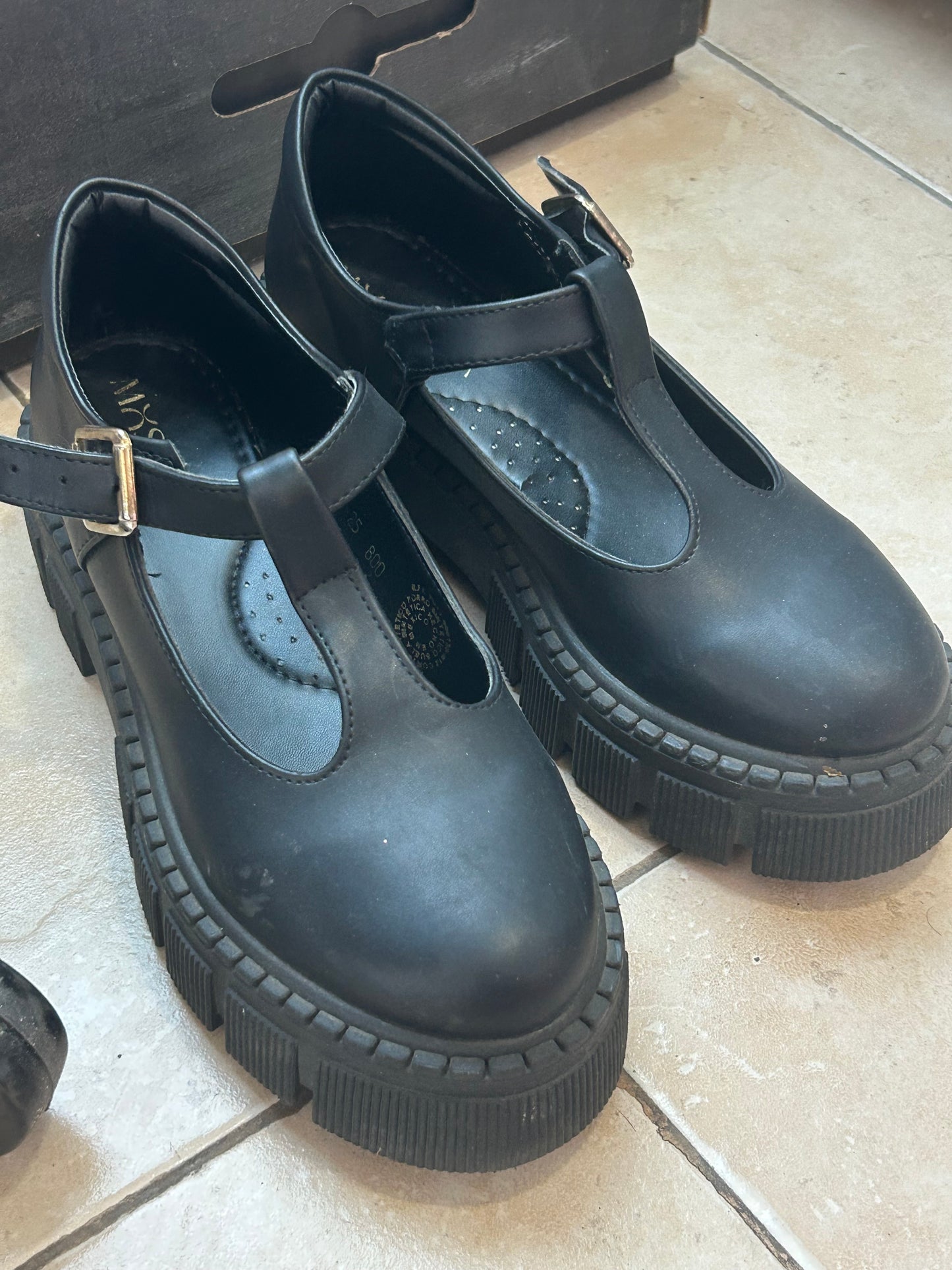 Zapatos de mujer suela gruesa negros
