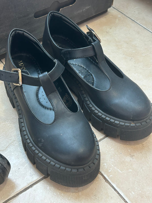 Zapatos de mujer suela gruesa negros