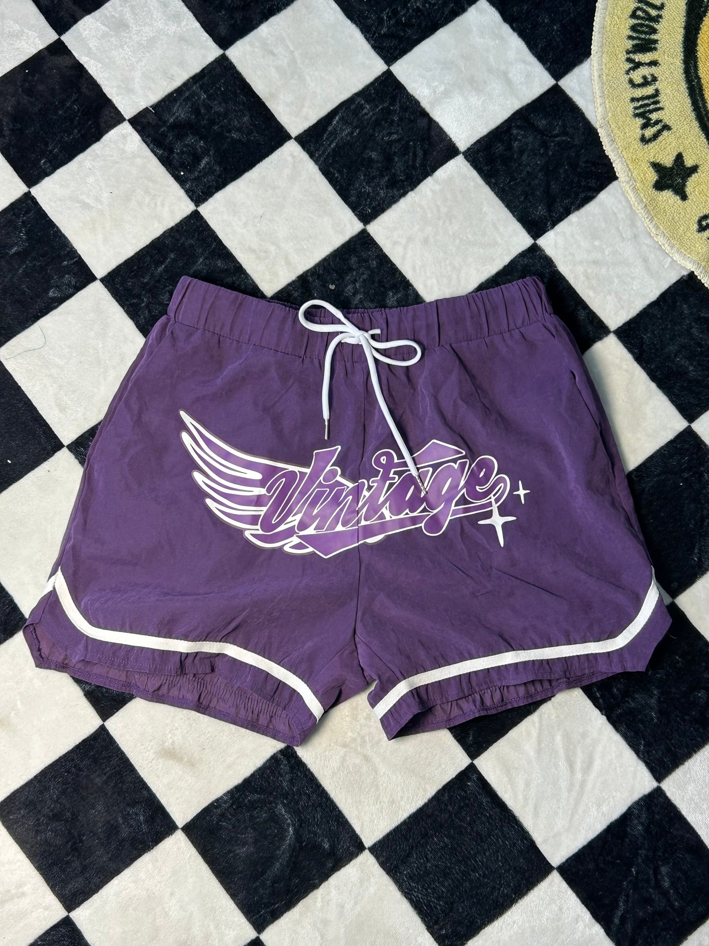 Short morado con letras