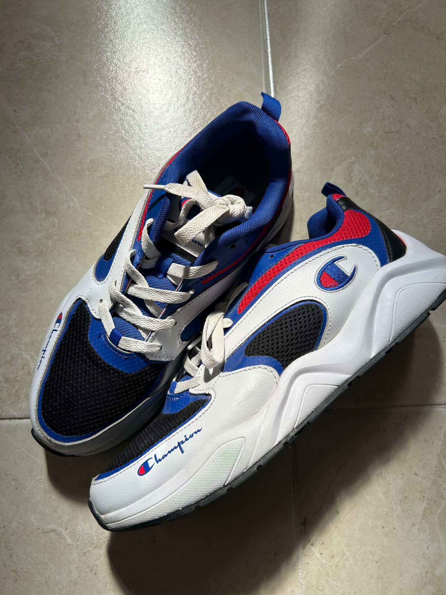 Tenis champions rojo con azul