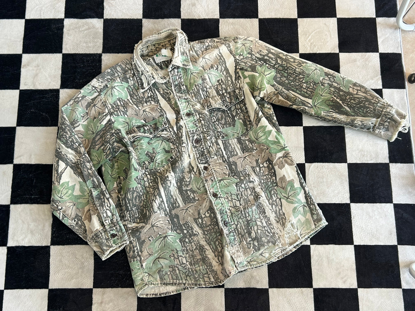 Camisa camuflajeada