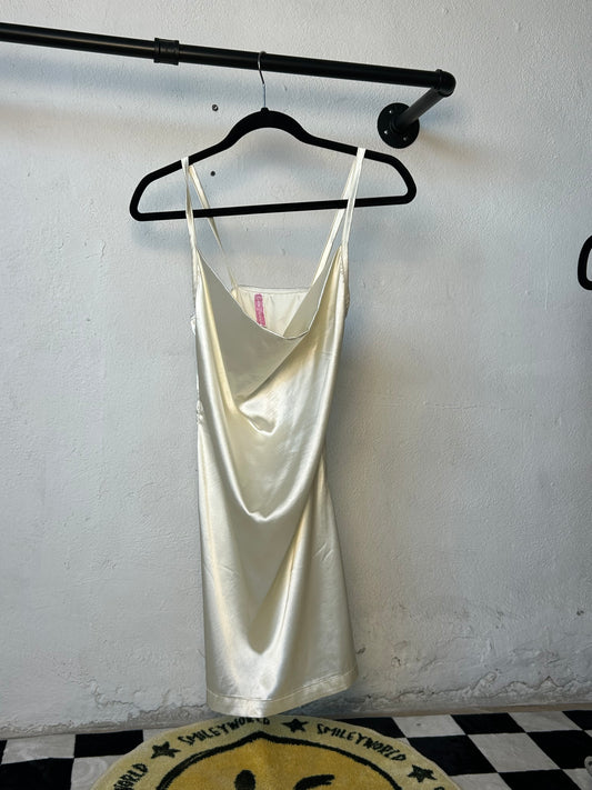Vestido blanco brilloso