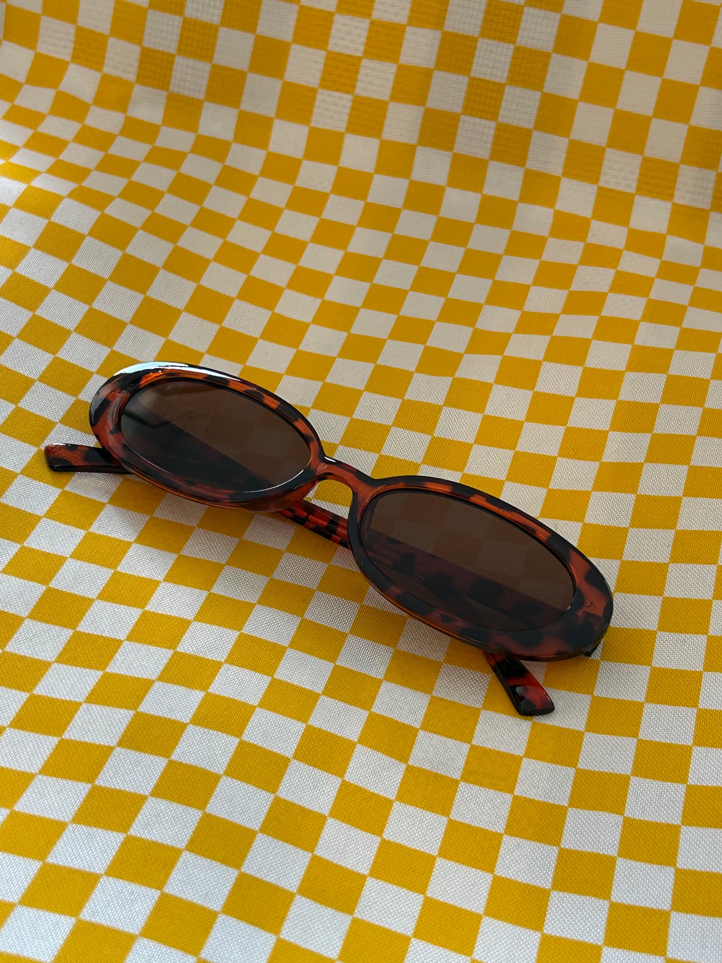 Lentes ovalados negros