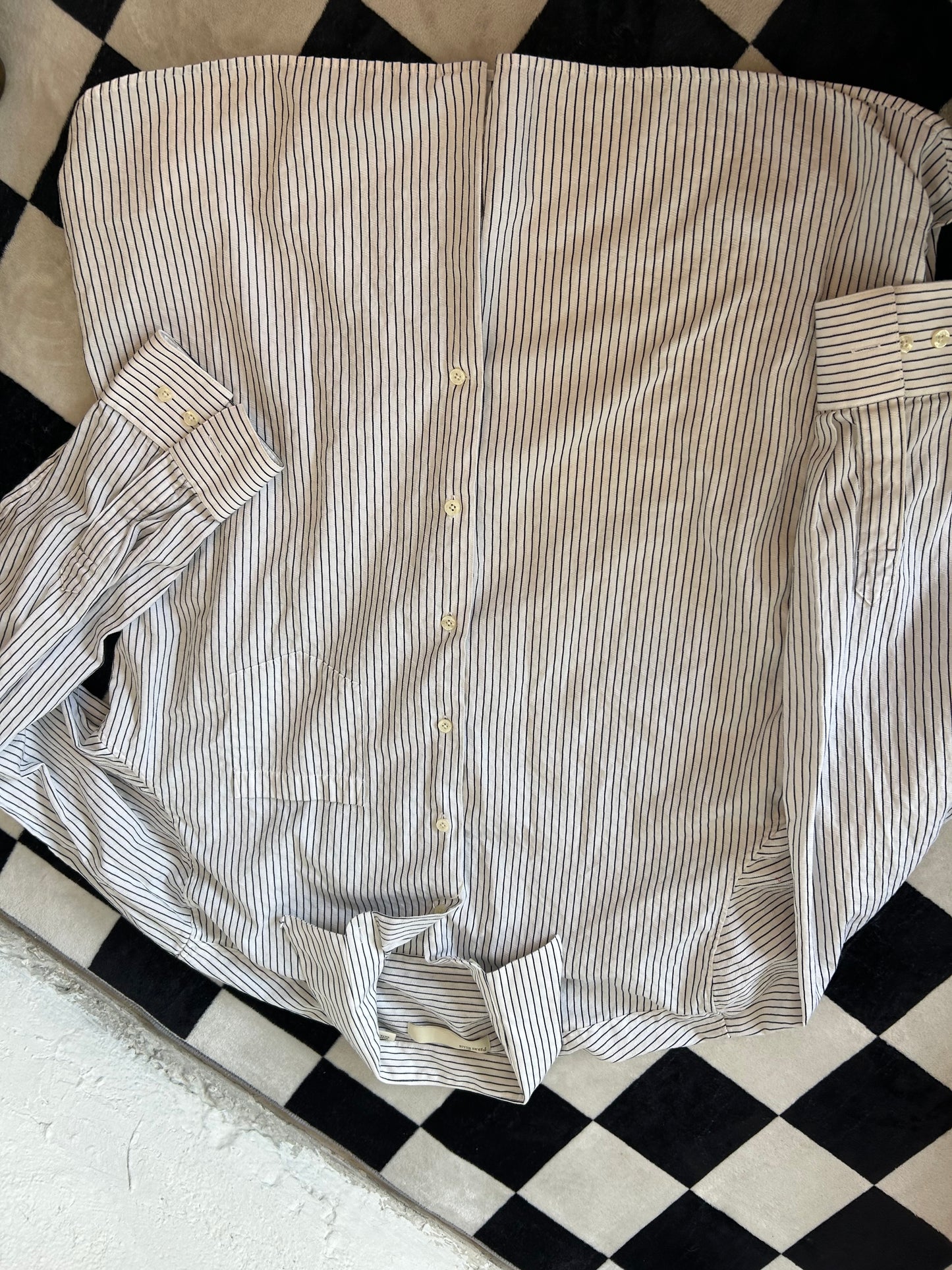 Camisa blanca rayas azul marino