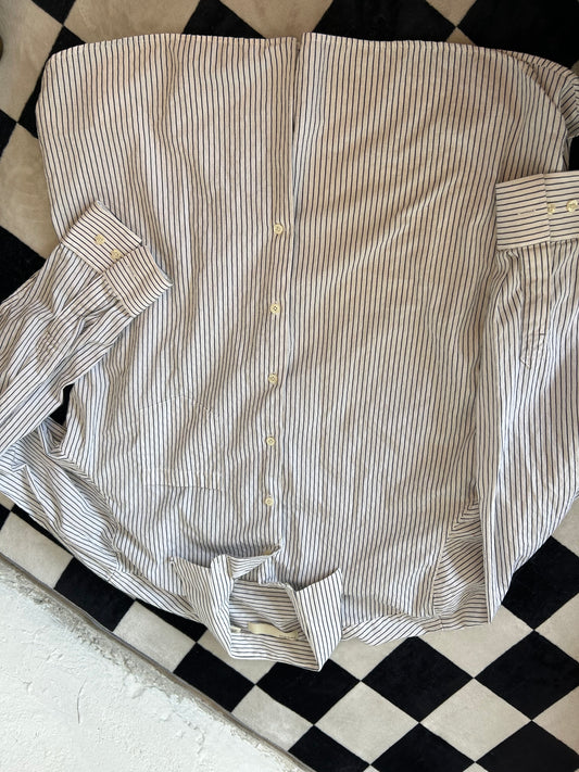Camisa blanca rayas azul marino