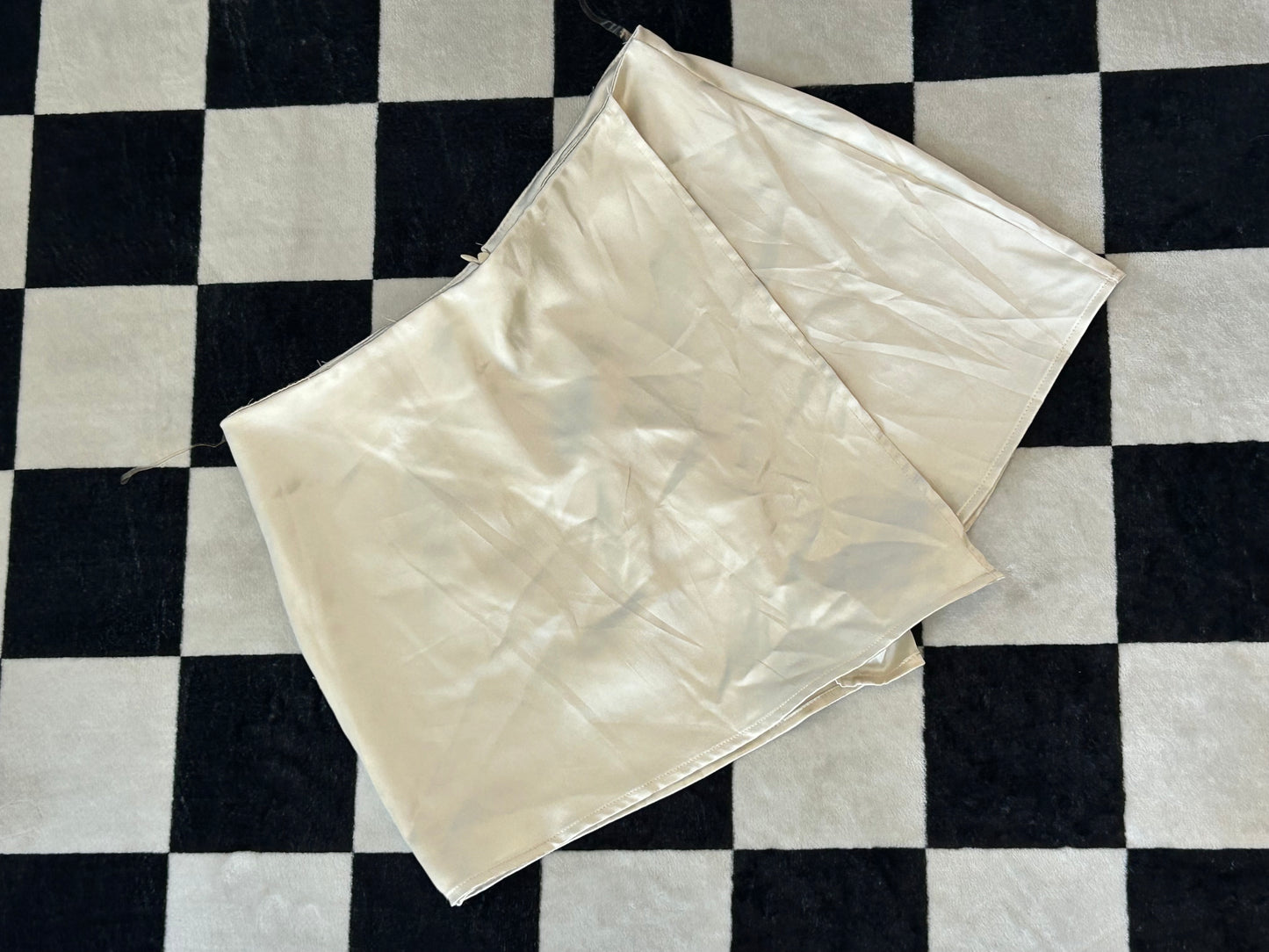 Falda blanca satin