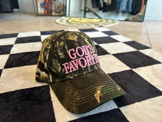 Gorra camuflajeada letras rosas