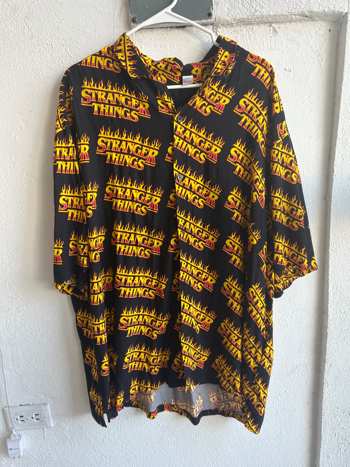 Camisa estampando stranger things